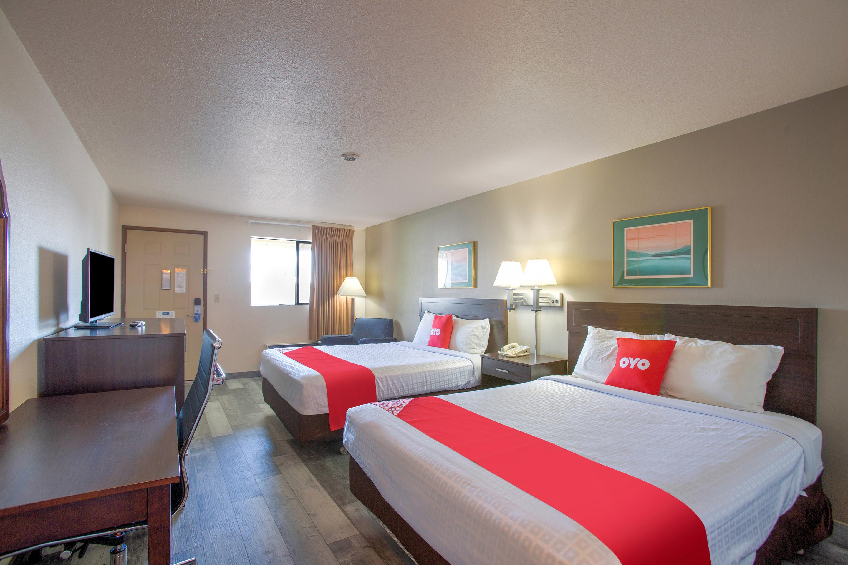 Oyo Woodland Hotel And Suites Exterior photo