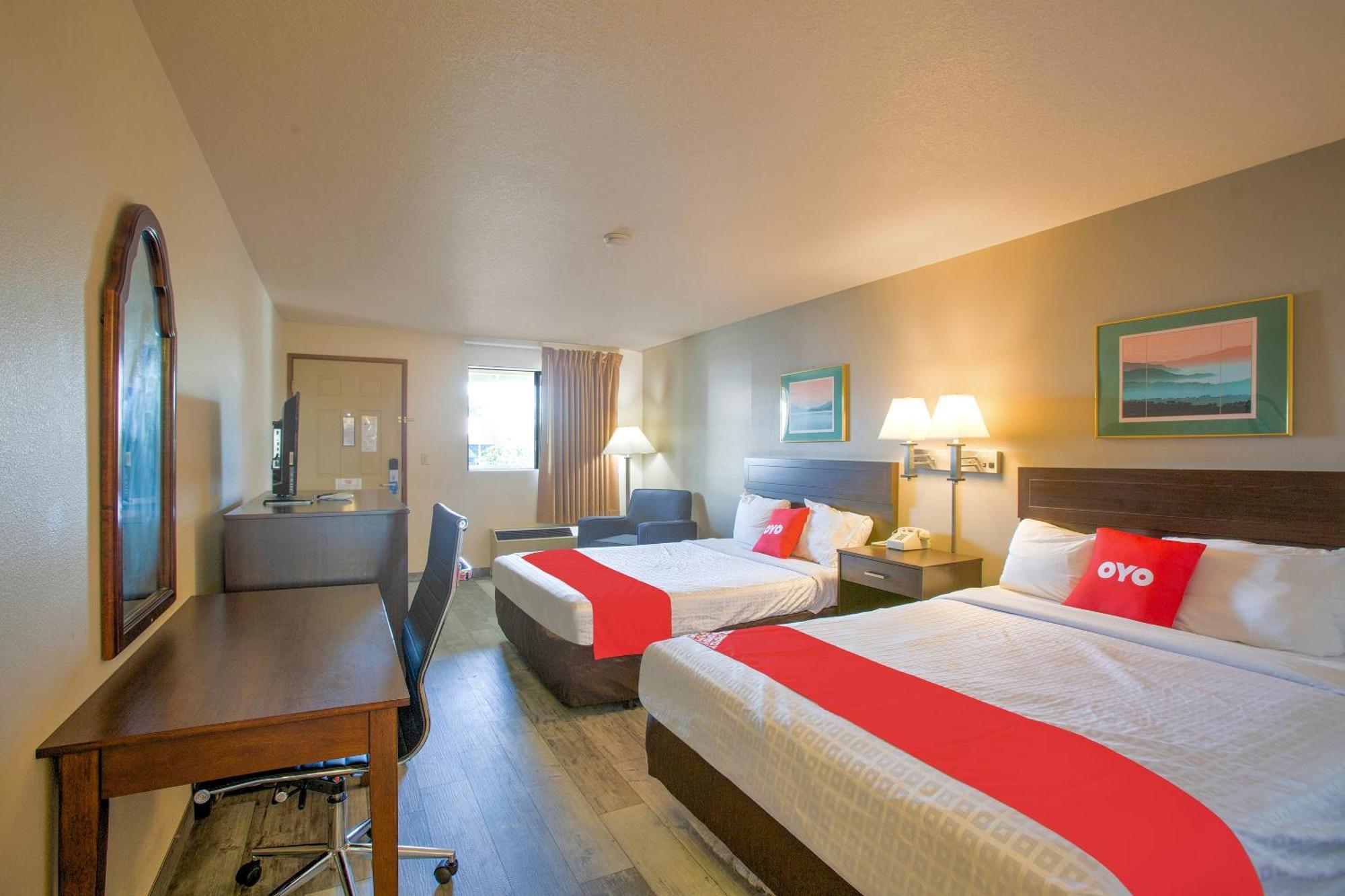 Oyo Woodland Hotel And Suites Exterior photo