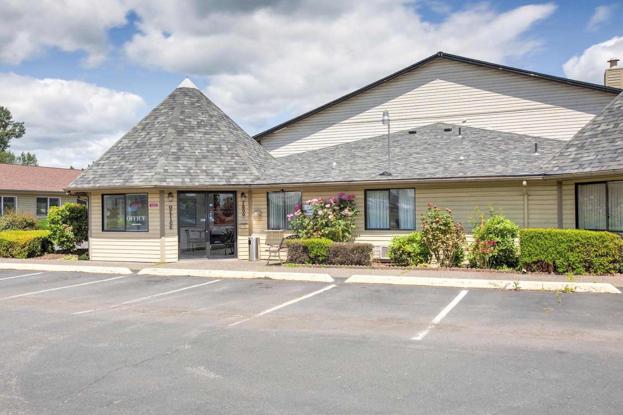 Oyo Woodland Hotel And Suites Exterior photo