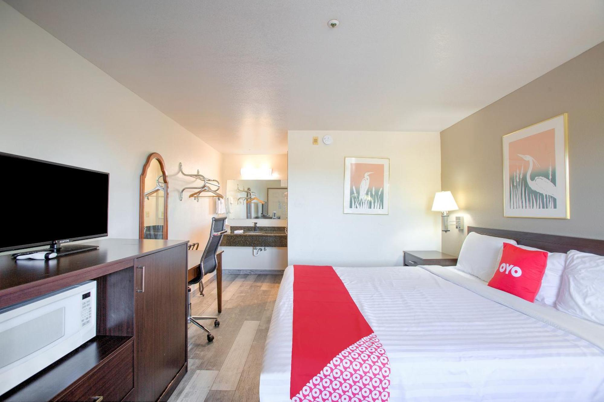 Oyo Woodland Hotel And Suites Exterior photo