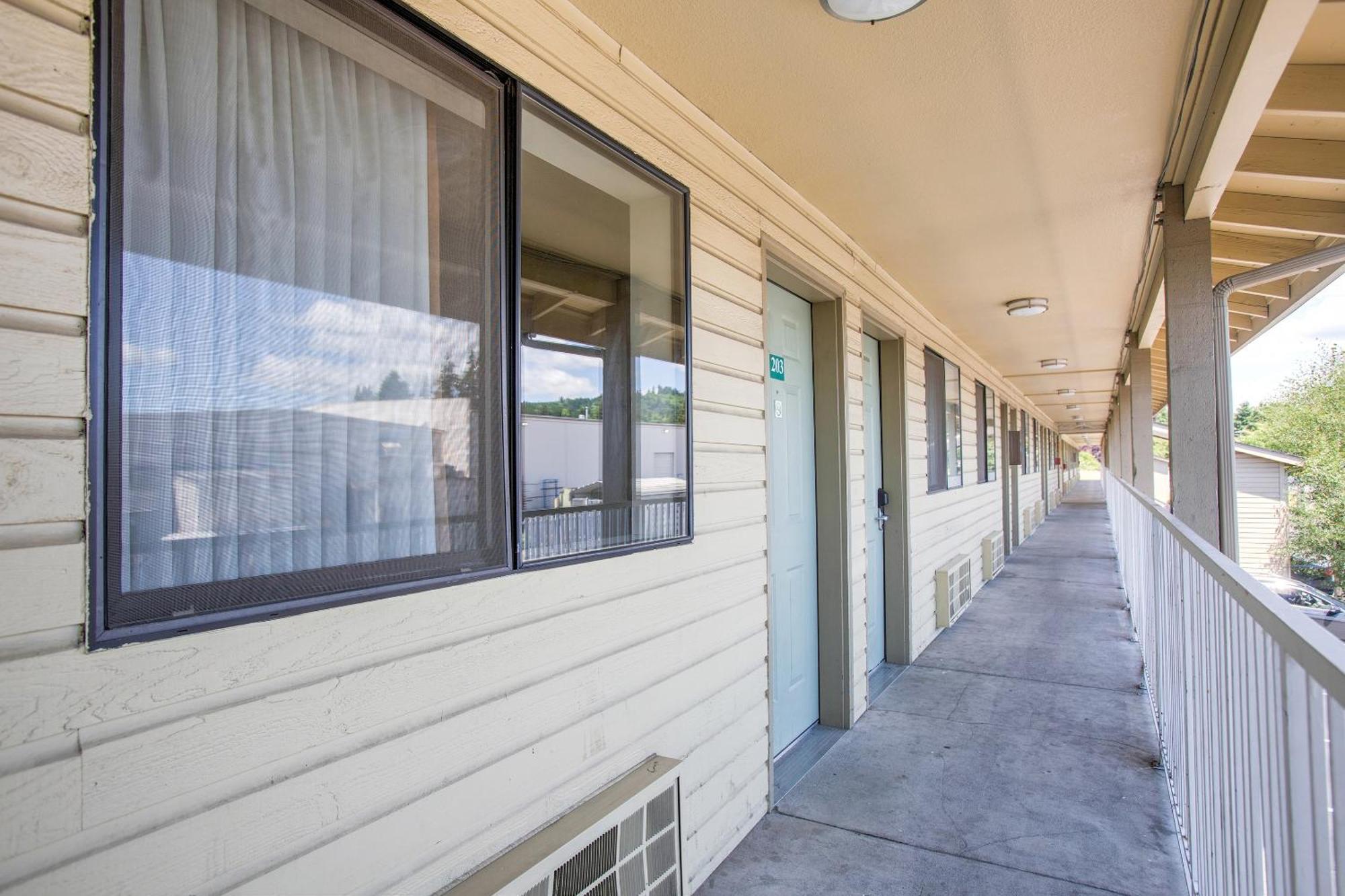 Oyo Woodland Hotel And Suites Exterior photo
