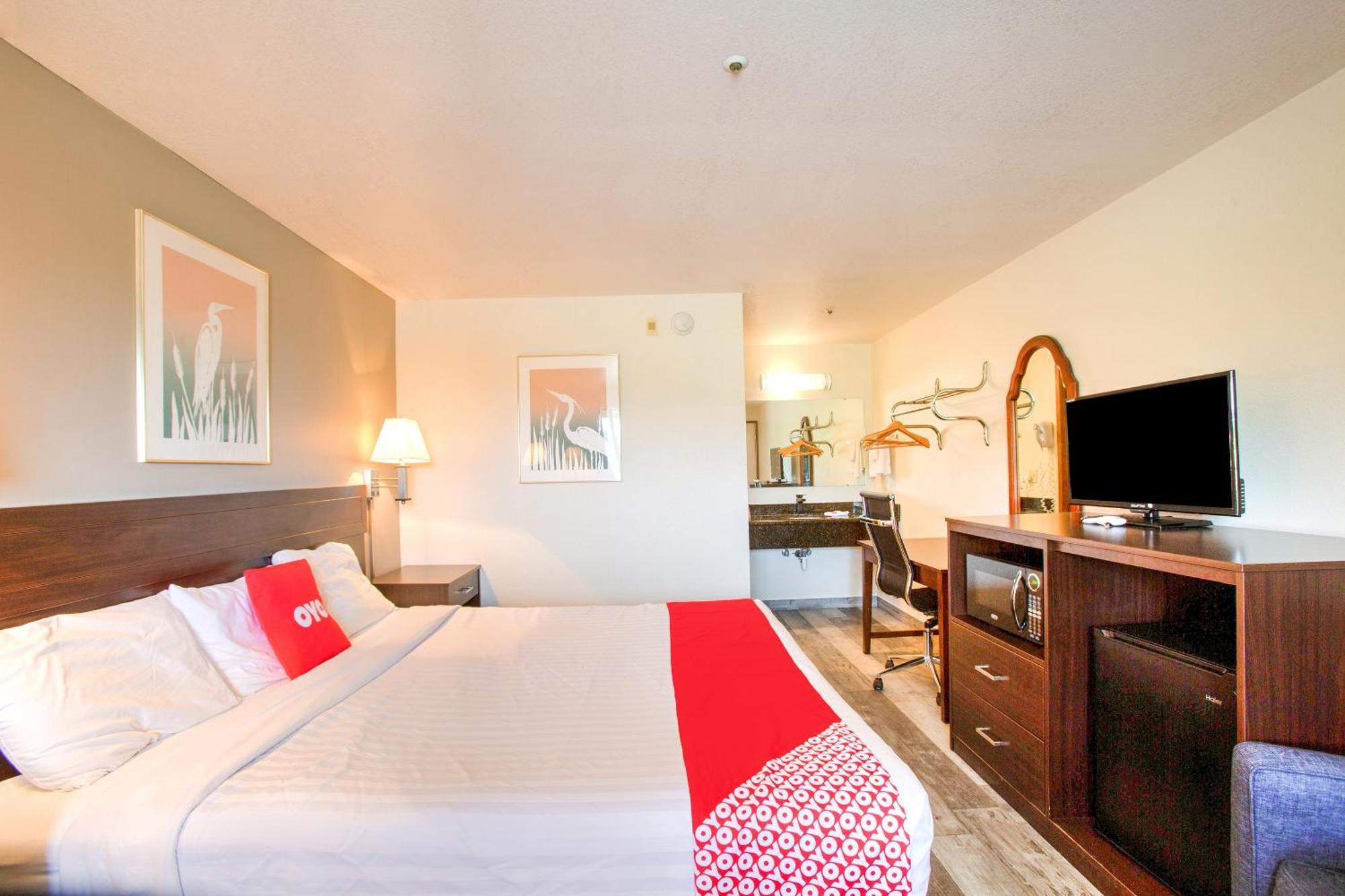 Oyo Woodland Hotel And Suites Exterior photo
