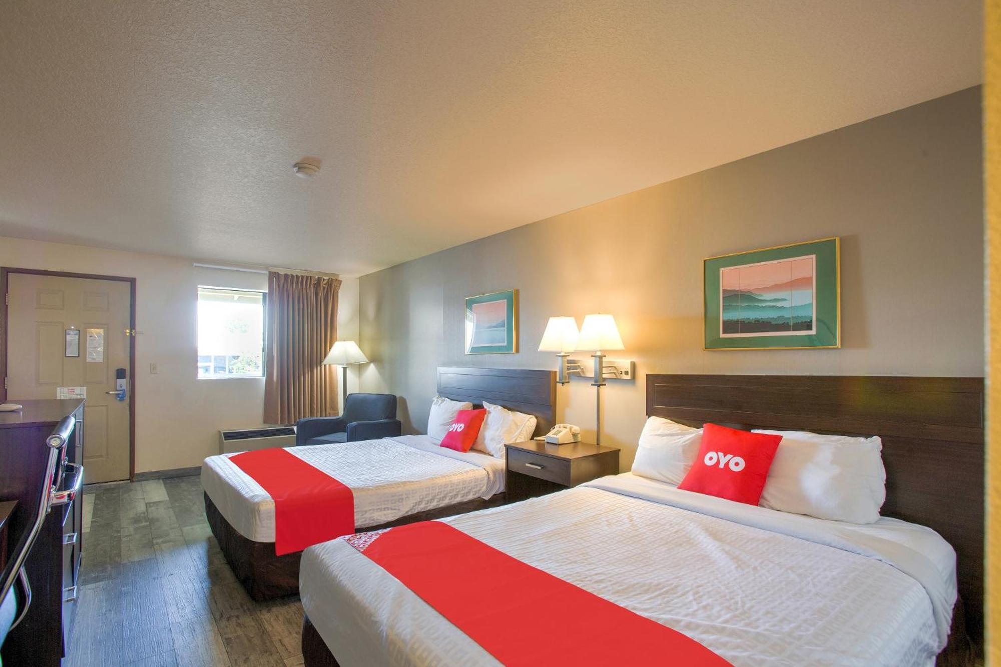 Oyo Woodland Hotel And Suites Exterior photo