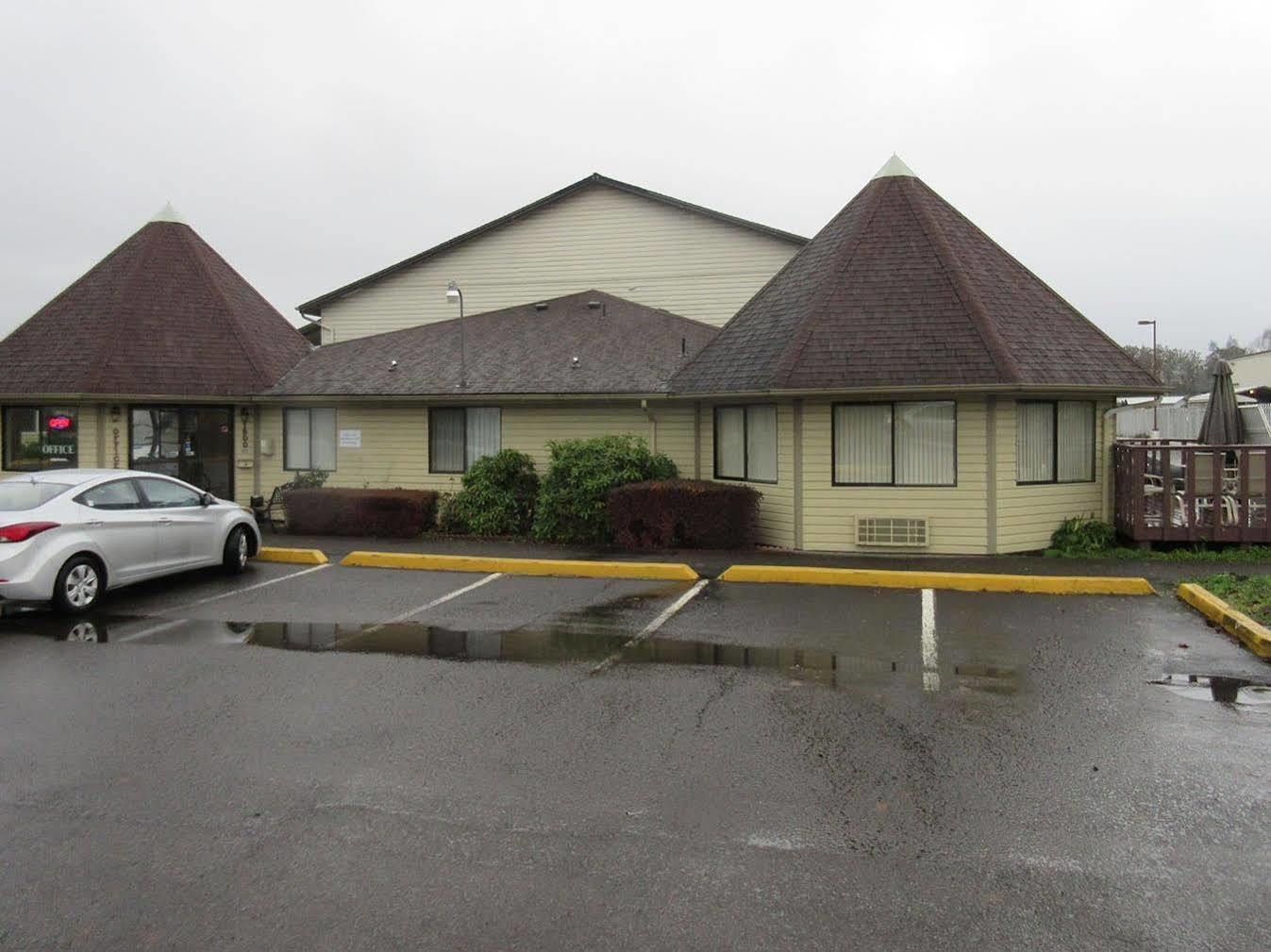 Oyo Woodland Hotel And Suites Exterior photo